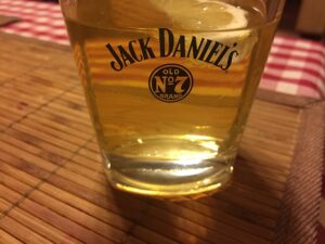 Jack Daniel’s Honey ve sklence s citronem
